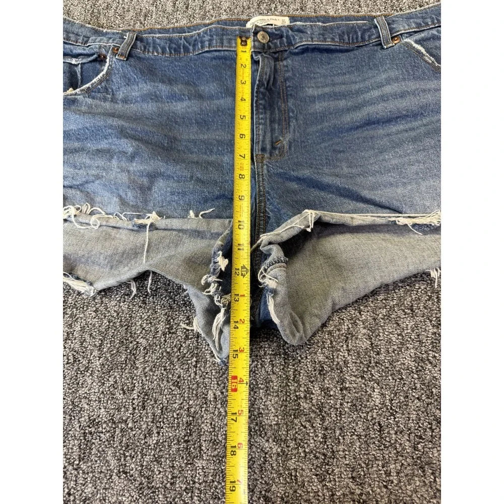 Abercrombie & Fitch The Dad Shorts Womens 24/37 Blue Denim Whiskering Raw Hem